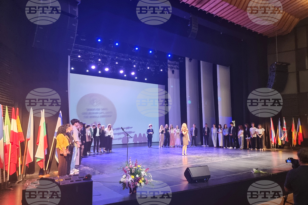 Бургас - награждаване - конкурс „Който спаси един човешки живот, спасява цяла вселена“