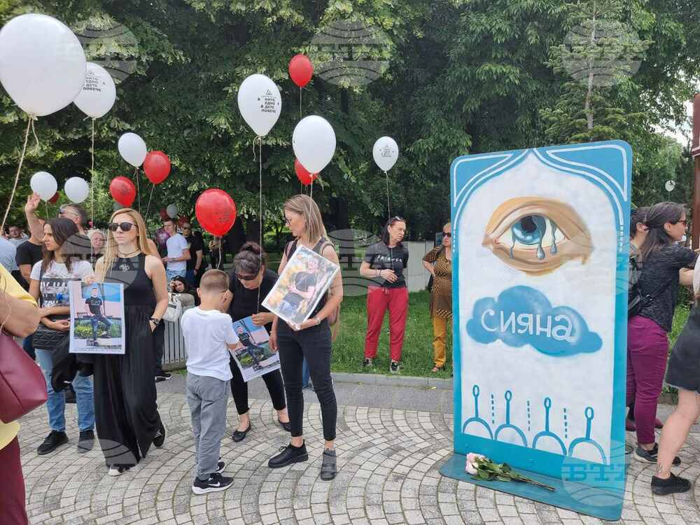 С мирно бдение в Пловдив бе почетена паметта на децата, загинали на пътя