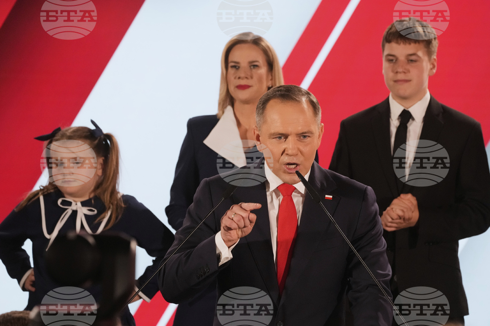 Президентските избори в Полша потвърдиха тенденцията на разделение на страната на два лагера, каза в интервю за БТА полският журналист Никодем Хиновски