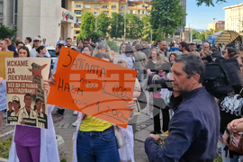 Протест - медици
