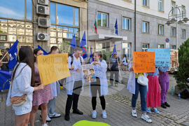Протест - медици