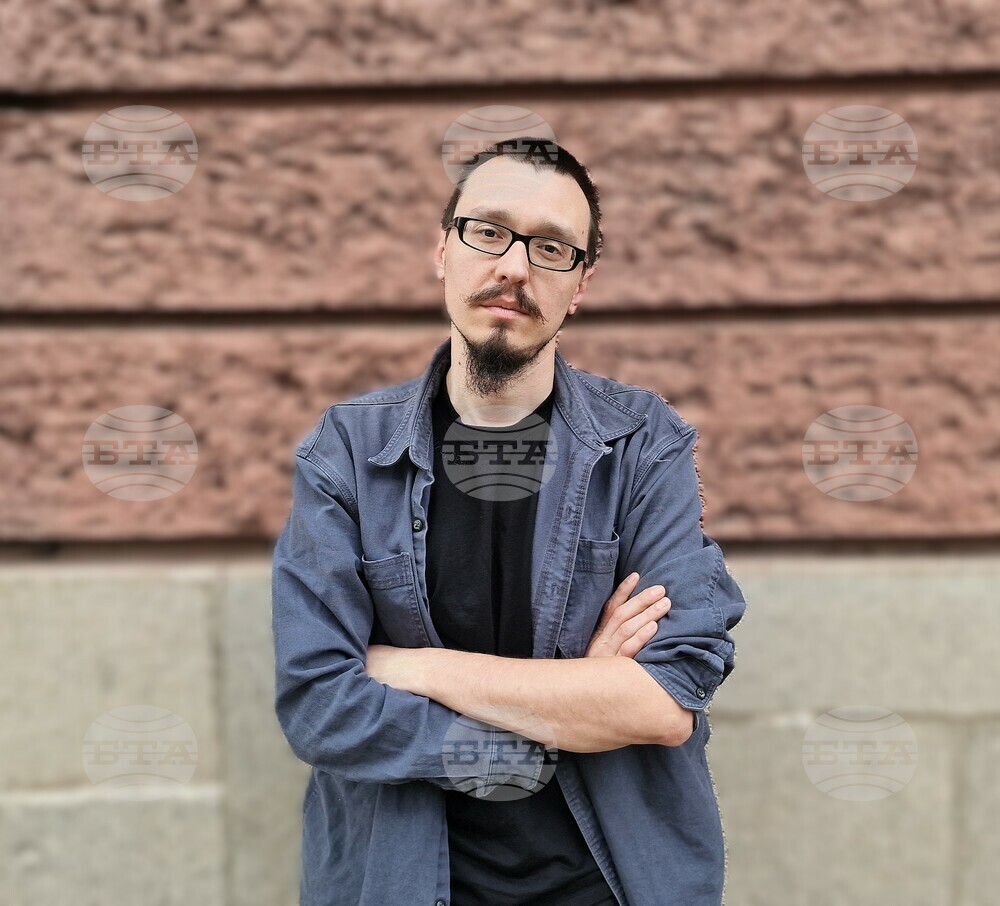 Режисьорът Боян Крачолов пред БТА: Въпросът е дали човек сам стига до определението за себе си като за второстепенен