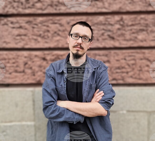 Режисьорът Боян Крачолов пред БТА: Въпросът е дали човек сам стига до определението за себе си като за второстепенен