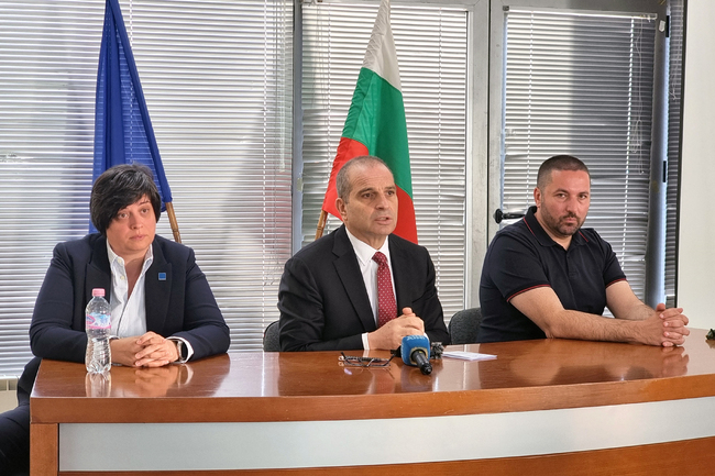 Държавата взима мерки, каза министър Гроздан Караджов на дискусия относно пътната безопасност