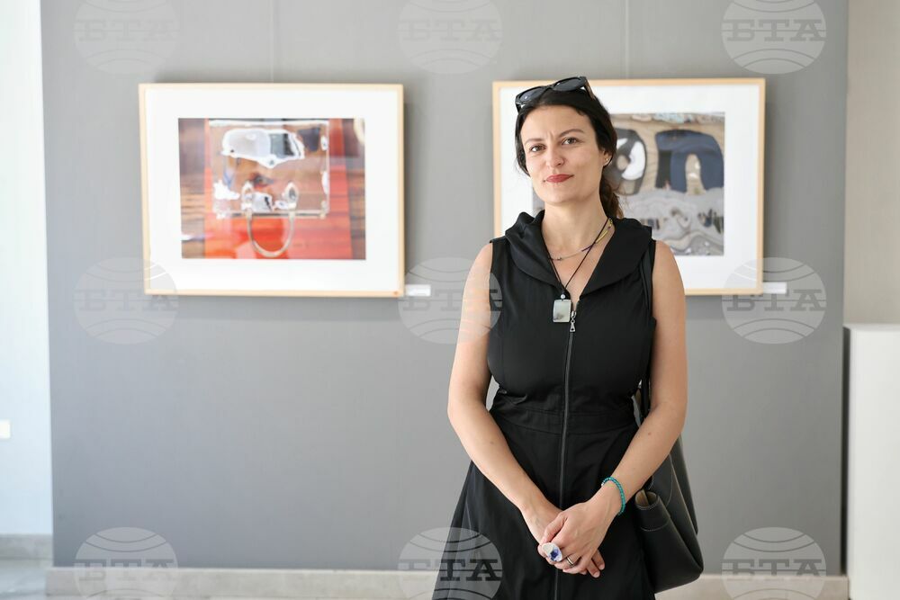 Бургас - Карина Попова - изложба фотография и рисунки