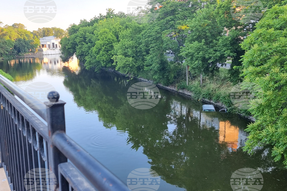 Ямбол - паднал автомобил в река Тунджа