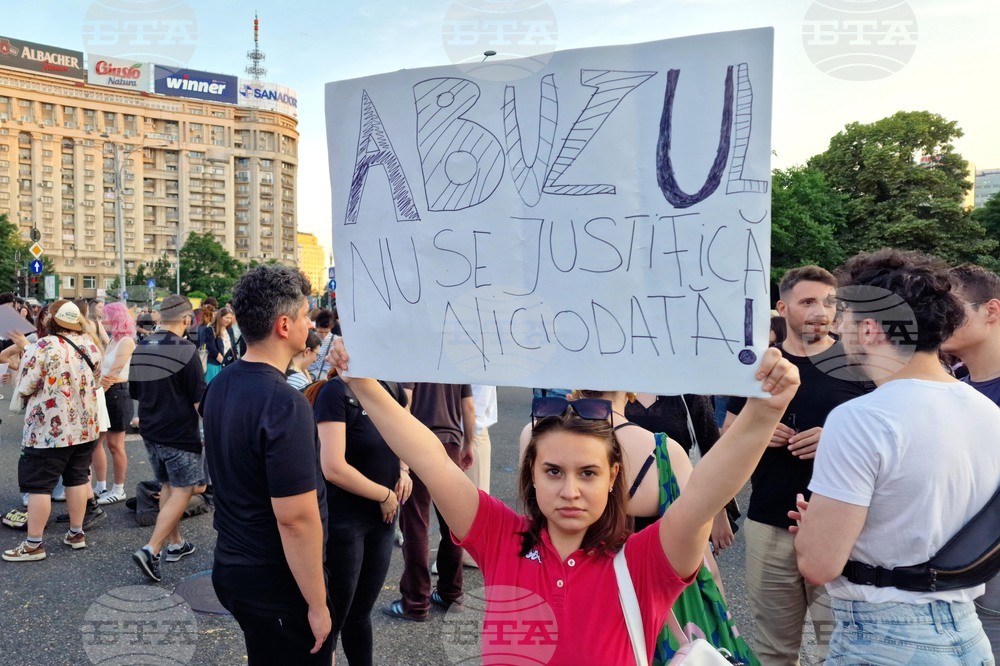 Множество хора се събраха на протест в Букурещ след убийството на бременна жена от бившия й партньор