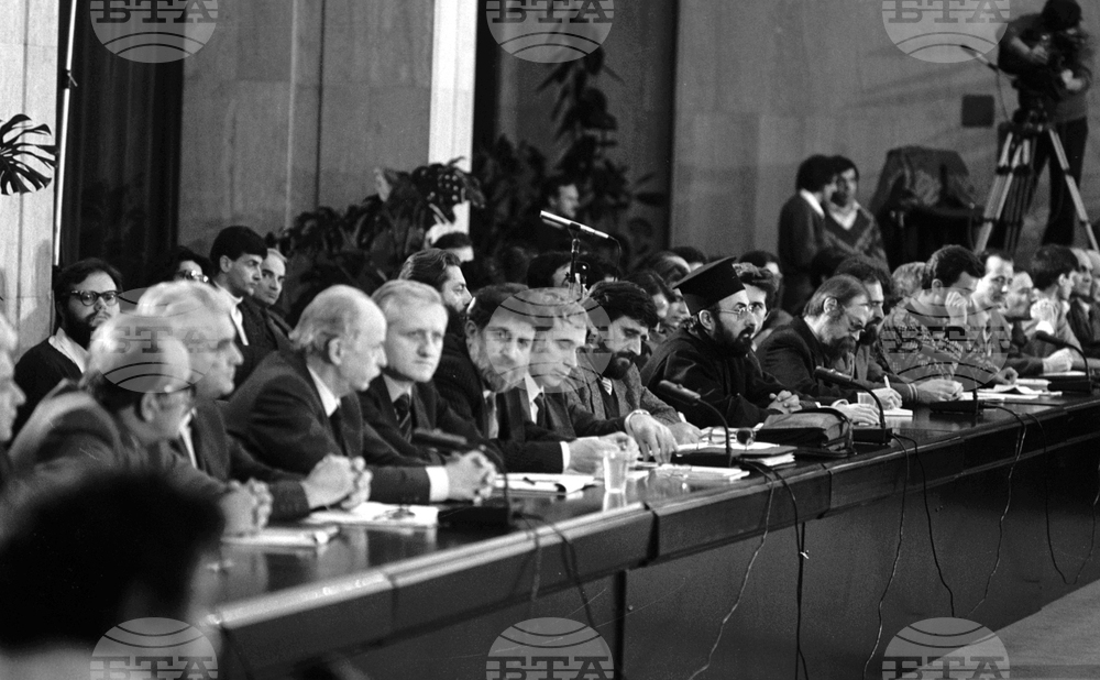 Bulgaria Marks 35 Years Since Pivotal Roundtable Talks that Paved Its Way to Democracy