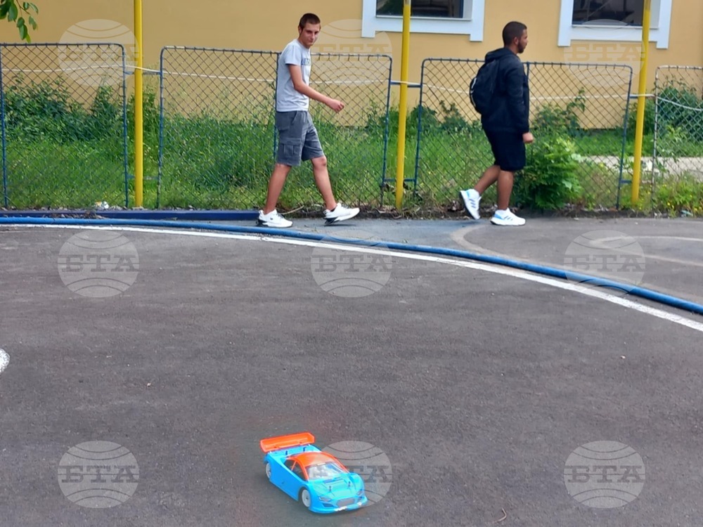 Ученически шампионат по радиоуправляеми колички се проведе в Професионалната гимназия по транспорт в Сливница