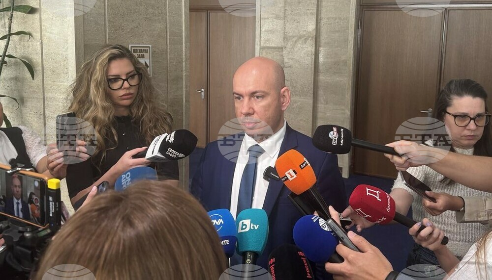 „Възраждане“ удря по масата в Европа: Докладът за РСМ е недопустим и нечестен