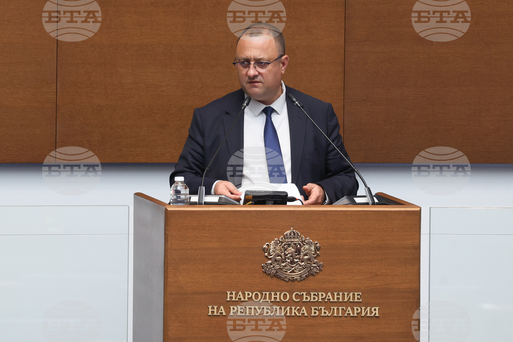 Обновяването на маркировката по второкласния републикански път през прохода "Петрохан" най-вероятно ще започне следващата седмица, съобщи министър Иванов