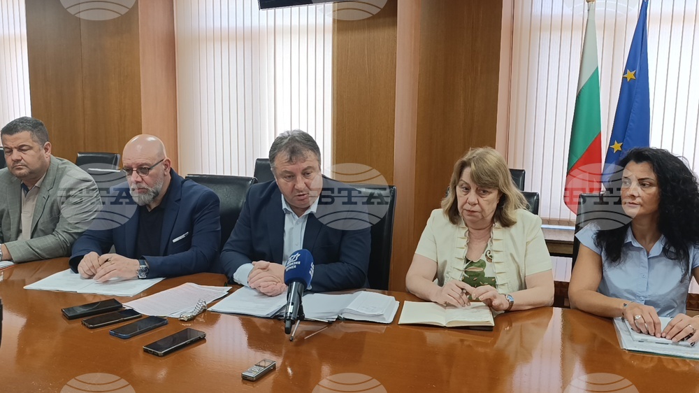 Кметът: Община Шумен подписа споразумения с МРРБ за финансиране на стадион „Панайот Волов“ и градския пазар