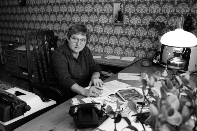 Вера Мутафчиева, български писател и историк, си отива от този свят на 9 юни 2009 г.