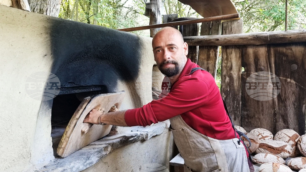 Back to the Land: Young Enthusiasts Revive Rural Life with Handmade Food Market