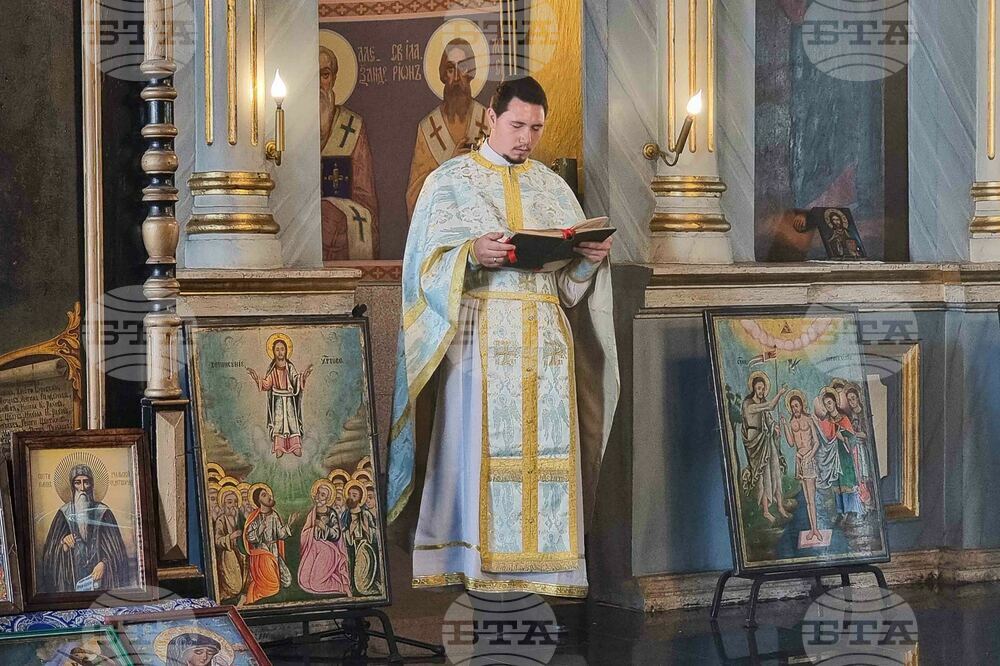 Нека помолим Светия Дух да ни просвети, да ни очисти от всяка сквернота, да спаси нашите души, каза отец Иван от плевенския храм „Света Параскева“