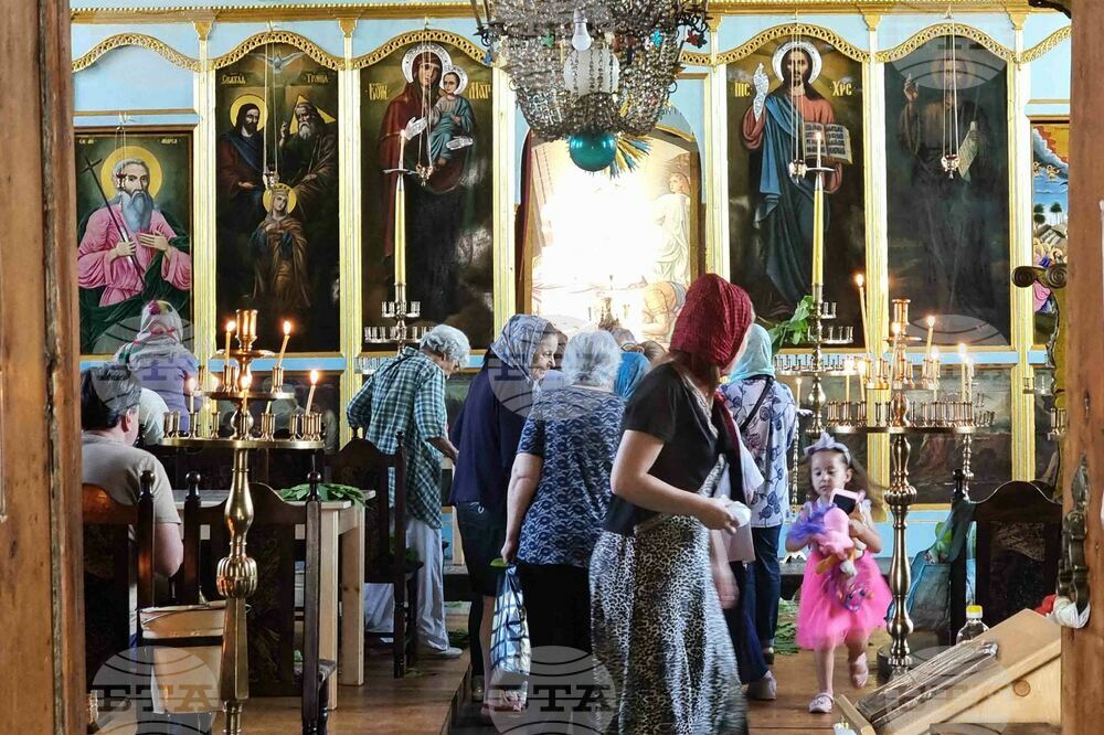 Ямбол - храм „Света Троица" - литургия