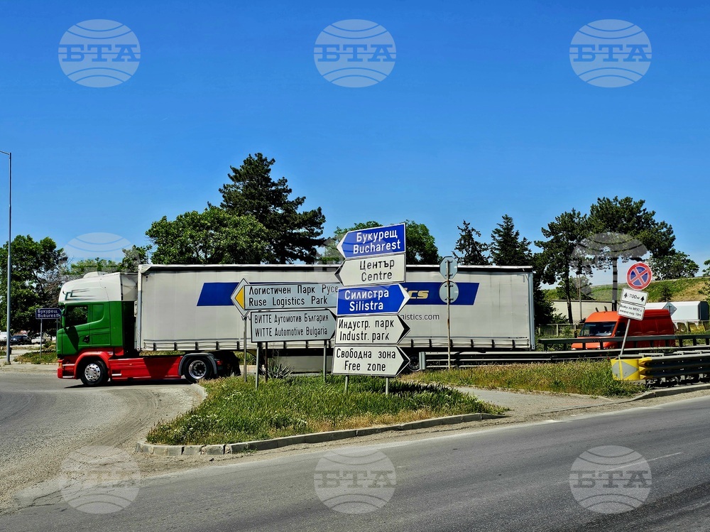 Предприемат се действия за избягване на задръствания при спирането на движението по Дунав мост, съобщиха от Областната администрация
