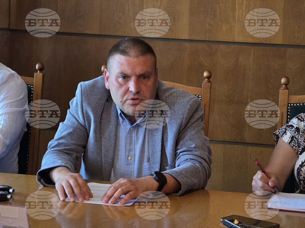 Кметът на община Плевен д-р Валентин Христов е подписал шест нови споразумения с Министерството на регионалното развитие и благоустройството