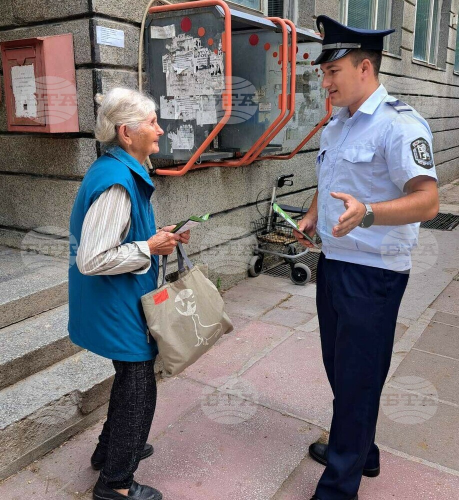 Полицейски служители от Нови пазар се срещнаха с възрастни хора, за да им напомнят как да се предпазят от различни измами