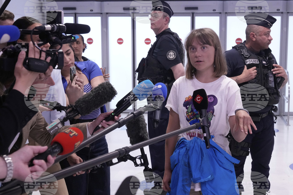 Шведската екоактивистка Грета Тунберг каза, че е била отвлечена в международни води
