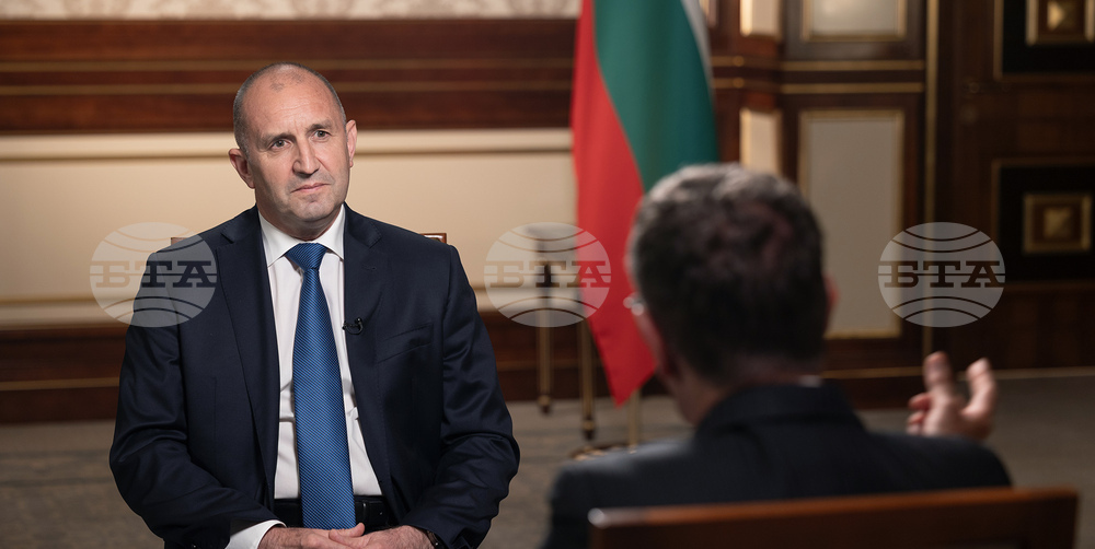 Липсата на консенсус в обществото ни не е за европейския път на страната, а дали България е готова да въведе еврото през 2026 г., каза президентът Румен Радев в интервю за CNN