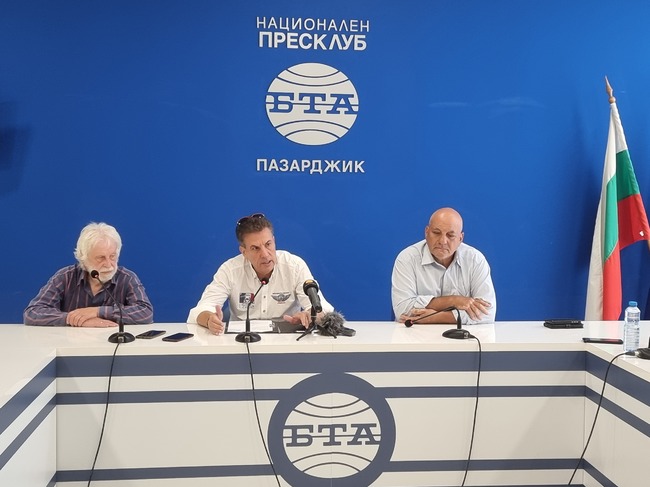 Пресконференция на Тодор Попов и общински съветници на групата "Новото време" в Общински съвет -Пазарджик
