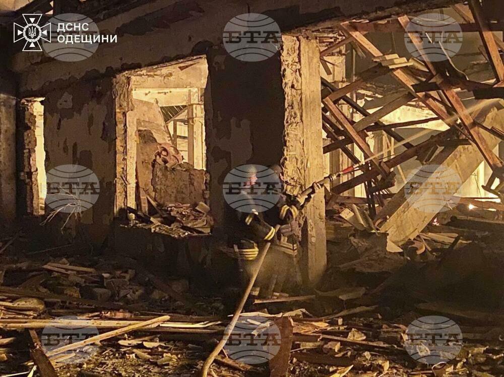 Един загинал и най-малко 14 ранени при руска атака тази нощ срещу Одеса, съобщават местните власти