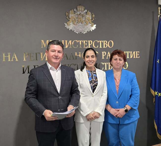 Община Главиница подписа договори с МРРБ за асфалтиране на улици на стойност близо 5,8 милиона лева