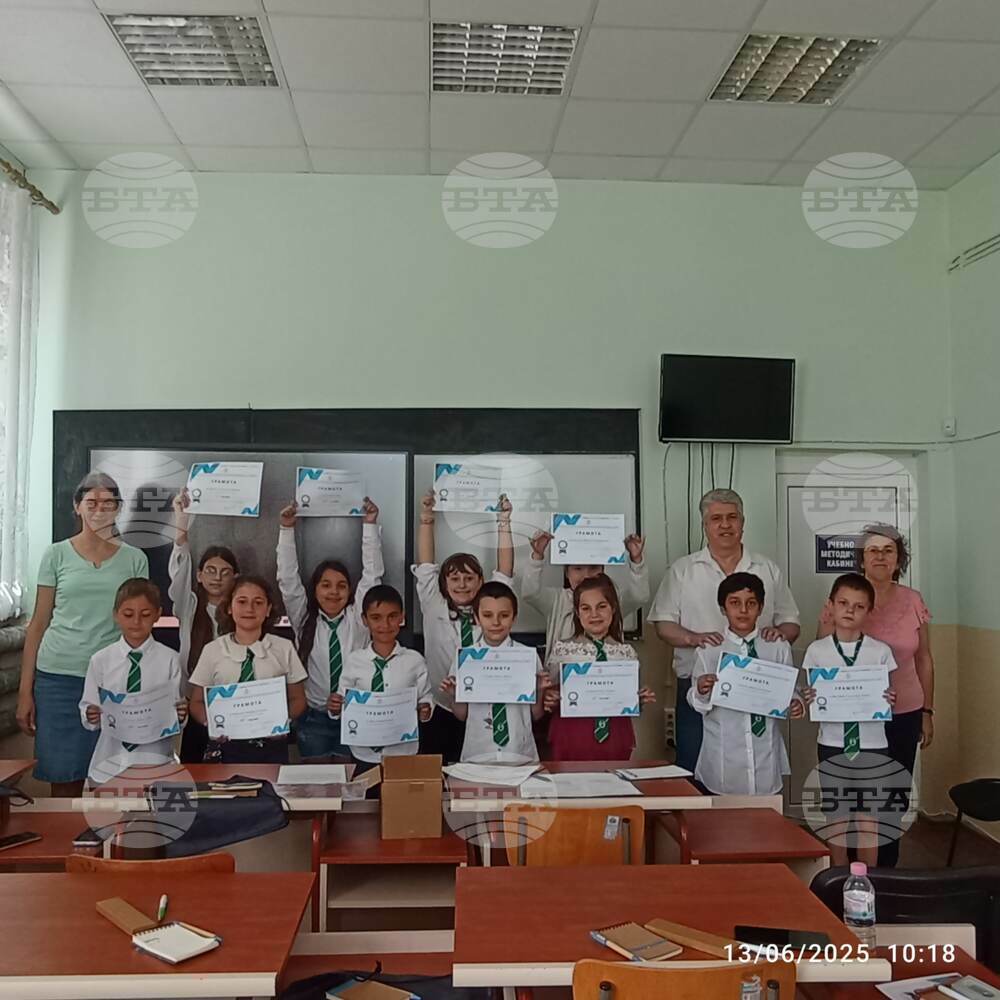 Ученици от Разград са наградени за участието си във форум „Ученически проекти - Моята мечтана професия“