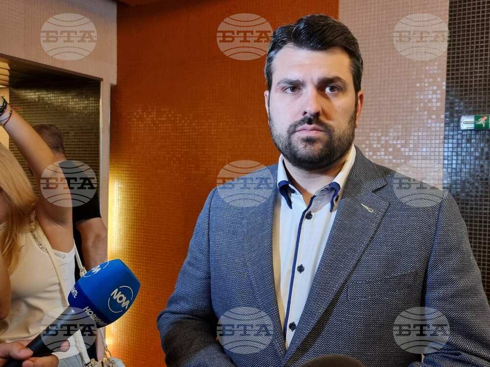 Група от около 50 българи искат да се евакуират от Израел, съобщи външният министър