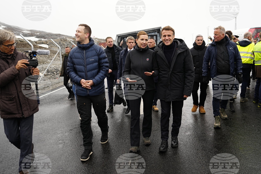 Макрон е на посещение в Гренландия в знак на солидарност с Дания, след като Тръмп поиска да присъедини територията към САЩ
