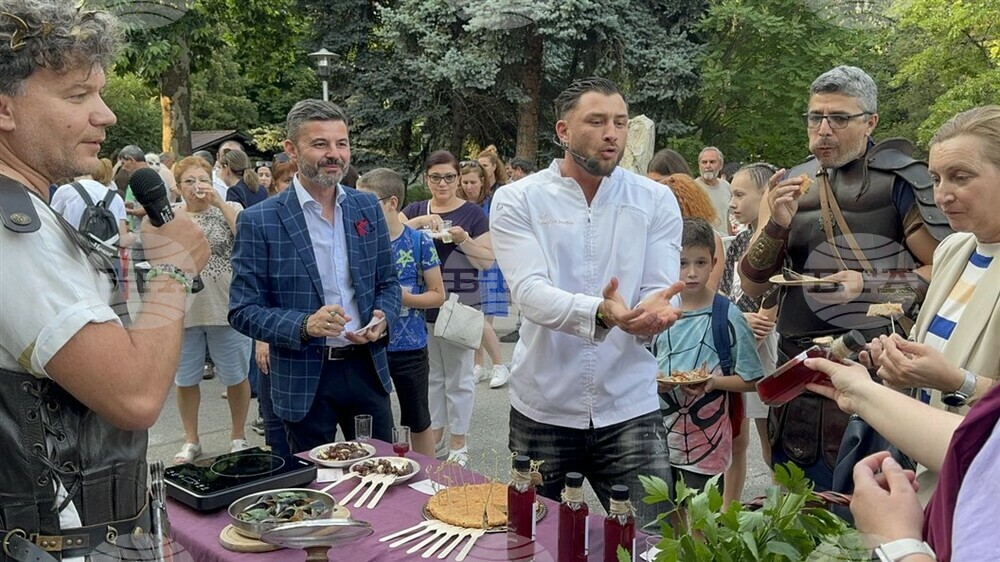Хляб, вино, миди и фурми с ядки, приготвяни на място по древни римски рецепти, представи Разградският музей на Фестивала на античното наследство „Орел на Дунава“