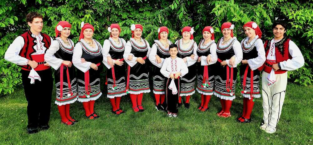 Танцова компания „Балкани“ от остров Перо, Канада, представи графика на курсовете по български народни танци през летния сезон