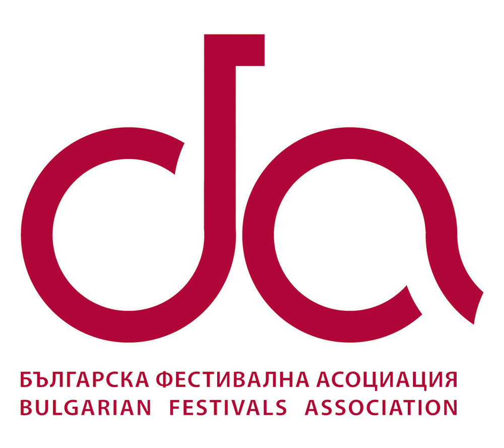 Българската фестивална асоциация се обявява в подкрепа на „Кантус Фирмус“ и застава срещу решението на СУ “Св. Климент Охридски да спре единственото радио за класическа музика в България – „КласикА“, което е вече с 30 годишна история