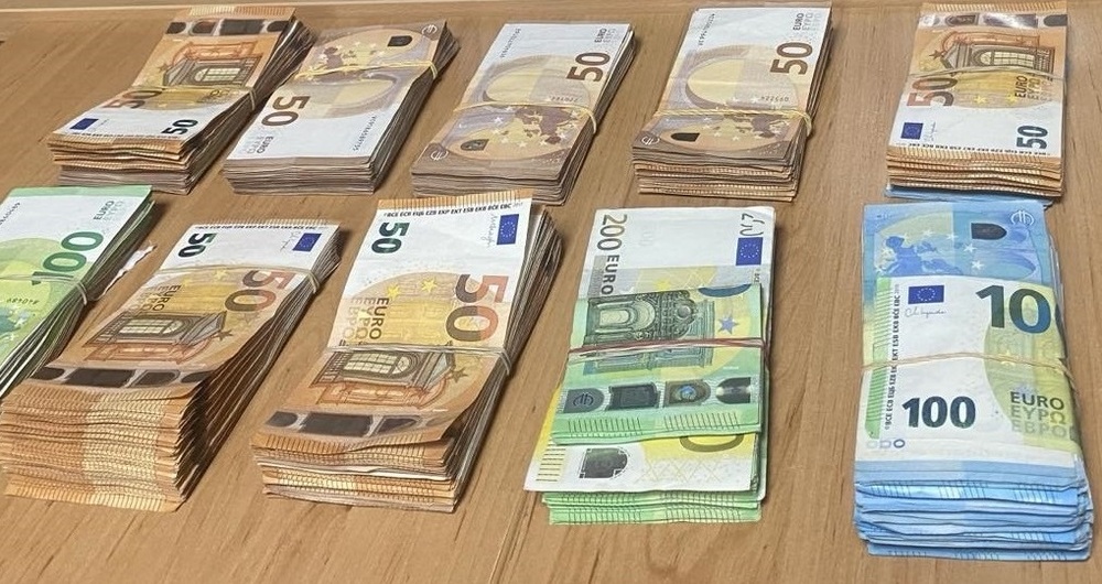 Агенция „Митници“: Недекларирана валута за над 55 000 лева задържаха митническите служители на МП Калотина