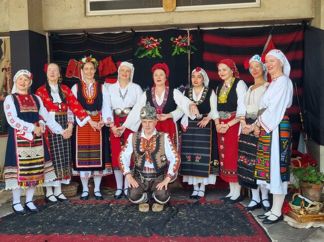 Асоциация „Канатица” от Швейцария: Момичетата ни представиха отделните фолклорни региони „На мегдана на другата България“