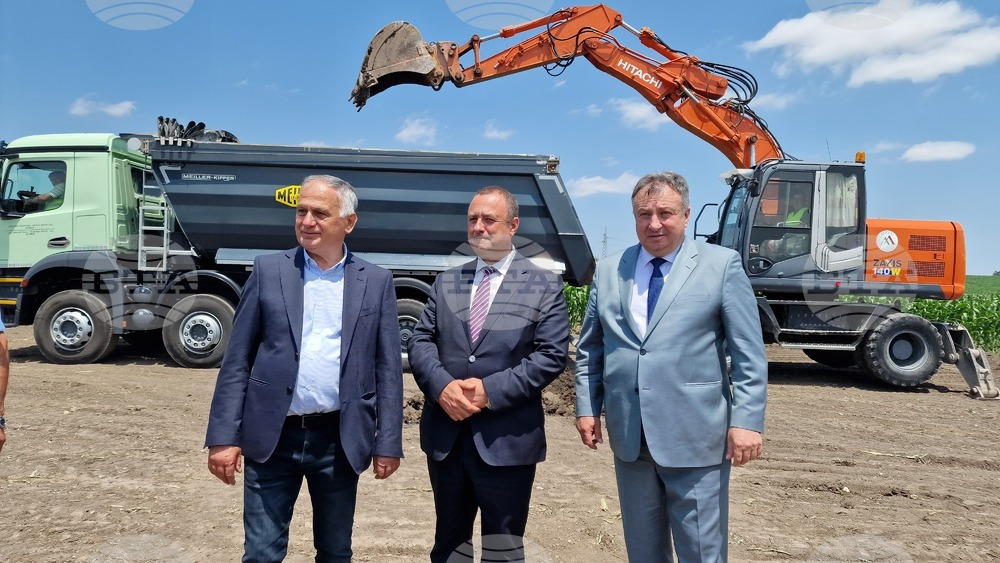 Шумен - символична първа копка - кръгово кръстовище
