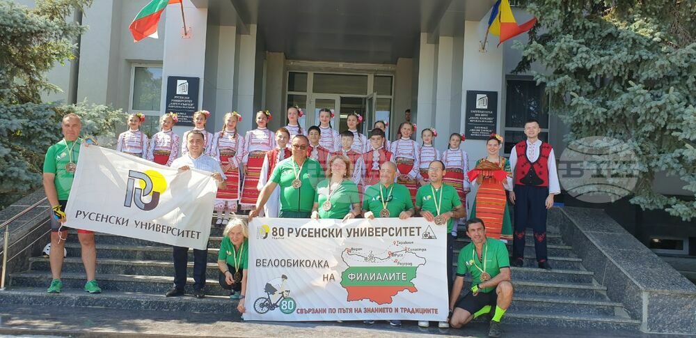 С хляб, сол, танци, подаръци и екскурзия посрещнаха в Тараклия преподаватели – веломаратонци от Русе