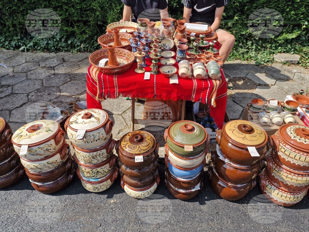 Троян - село Черни Осъм - празник „Чукан боб с коприва и хоро се извива“