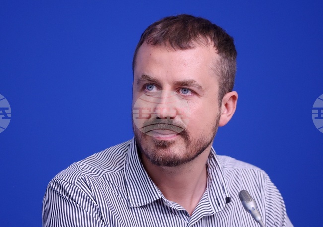 „Театър 199“ е сакрално място, в което се случва нещо много особено, интересно, различно, нестандартно, казва директорът Боян Желязков