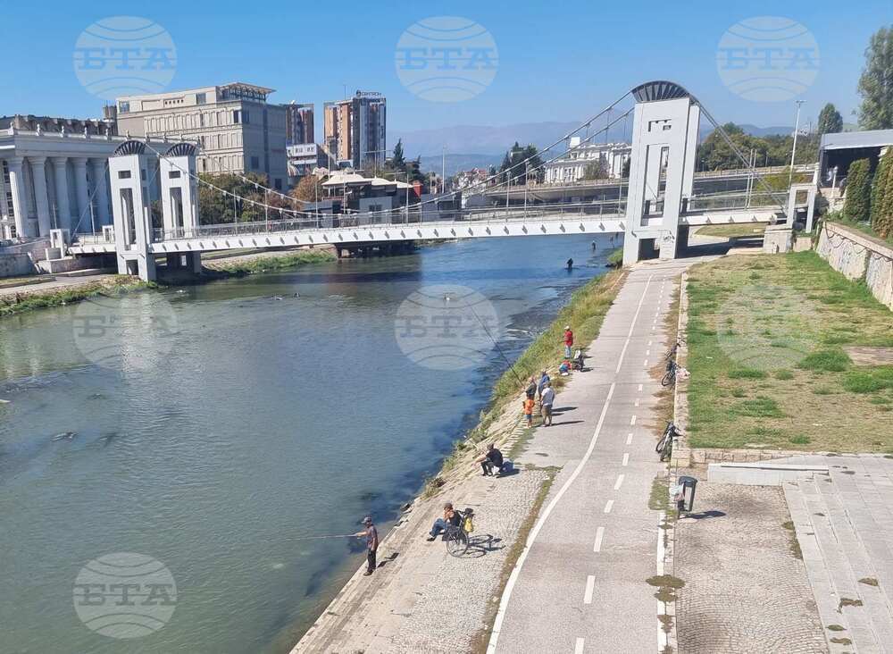 Пластмасови отпадъци задръстиха р. Вардар в Северна Македония