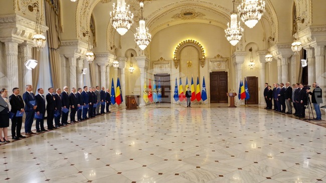 Новото правителство на Румъния положи клетва пред президента Никушор Дан в двореца "Котрочени" в Букурещ