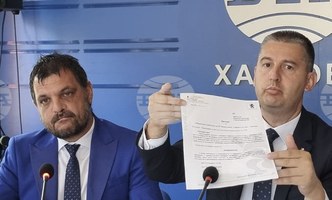 Разделителните колчета против неправилно паркиране в Хасково създават повече проблеми, отколкото ползи, казаха от "Възраждане"