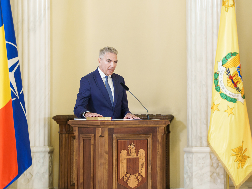 Кой е Драгош Анастасиу - вицепремиерът от правителството на Илие Боложан, наричан румънския Илон Мъск