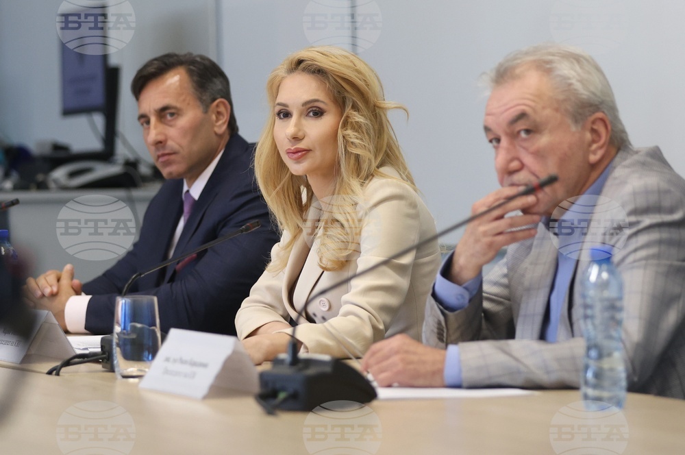 Търговците отказват на КЗП регулярна информация за цените на стоките, защото не са задължени, съобщи Мария Филипова в НС