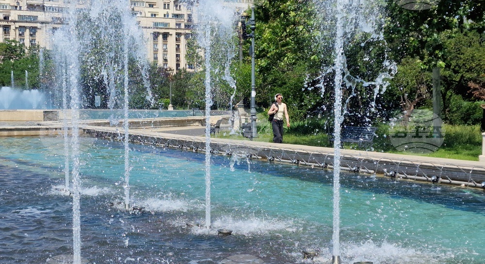 В Букурещ раздават минерална вода заради жегата