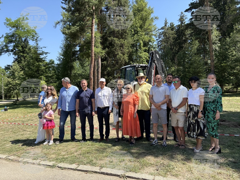 Самоков - детска площадка - първа копка