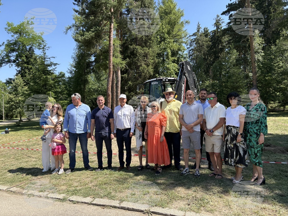 Самоков - детска площадка - първа копка