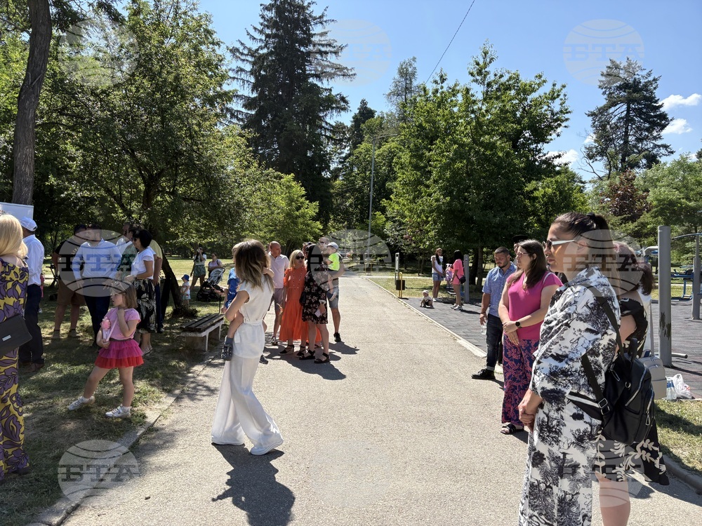 Самоков - детска площадка - първа копка
