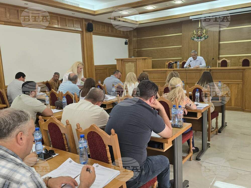 Добричкият общински съвет реши да се предостави временен безлихвен заем по проект „Рехабилитация на общински път между Карапелит и Медово“